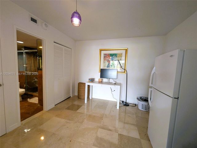 5161 Collins Ave 518, Miami Beach, FL 33140