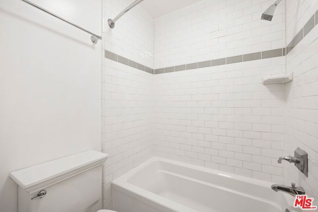 11645 Montana Avenue 206, Los Angeles, CA 90049