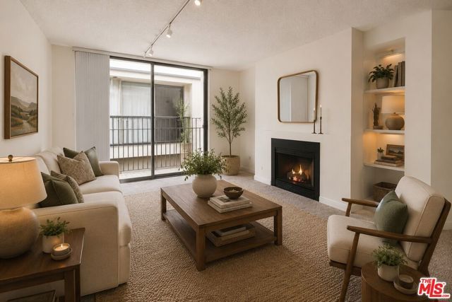 11645 Montana Avenue 206, Los Angeles, CA 90049