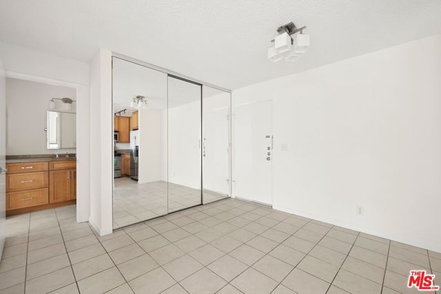 11645 Montana Avenue 206, Los Angeles, CA 90049
