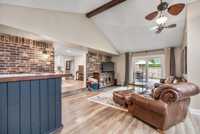 2021 Memphis Drive, Bedford, TX 76022