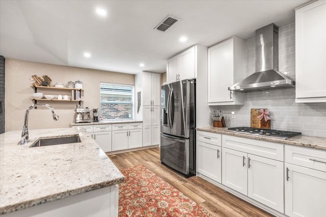 2021 Memphis Drive, Bedford, TX 76022