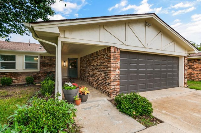 2021 Memphis Drive, Bedford, TX 76022