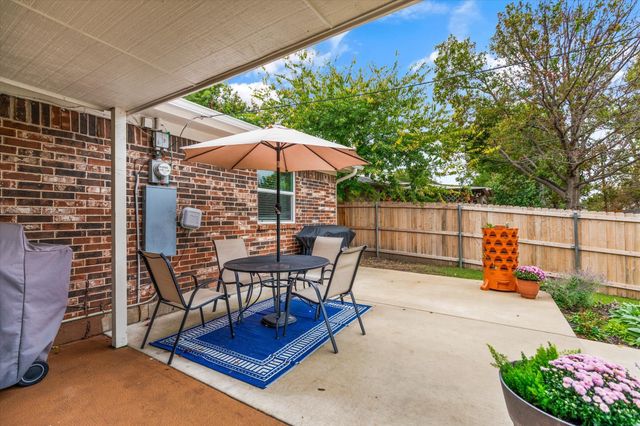 2021 Memphis Drive, Bedford, TX 76022