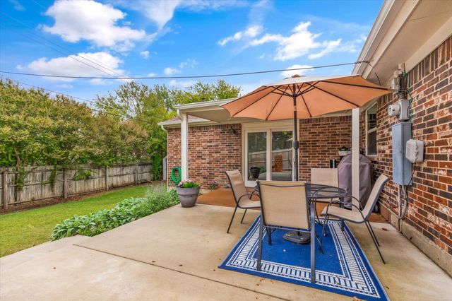 2021 Memphis Drive, Bedford, TX 76022