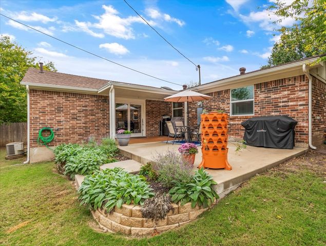 2021 Memphis Drive, Bedford, TX 76022