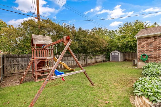 2021 Memphis Drive, Bedford, TX 76022