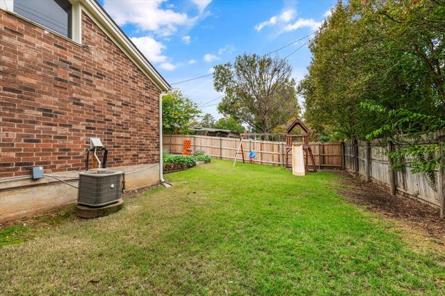 2021 Memphis Drive, Bedford, TX 76022