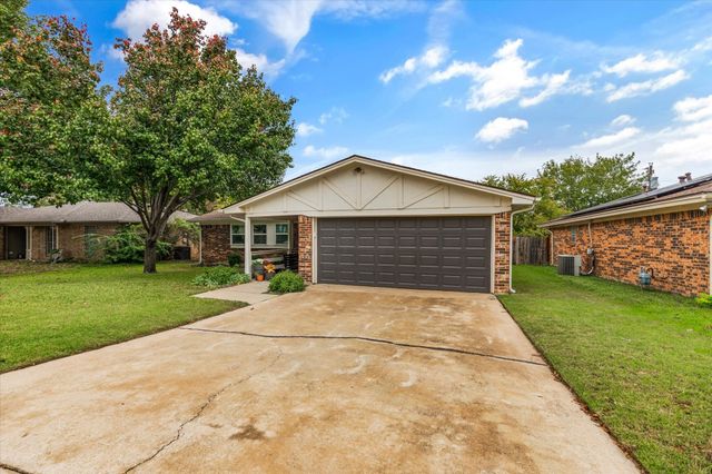 2021 Memphis Drive, Bedford, TX 76022
