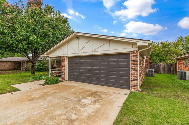 2021 Memphis Drive, Bedford, TX 76022