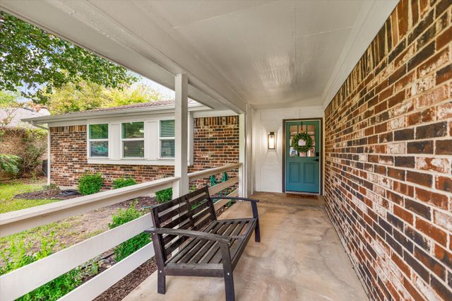 2021 Memphis Drive, Bedford, TX 76022
