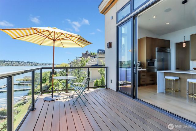 6922 96th Avenue SE, Mercer Island, WA 98040
