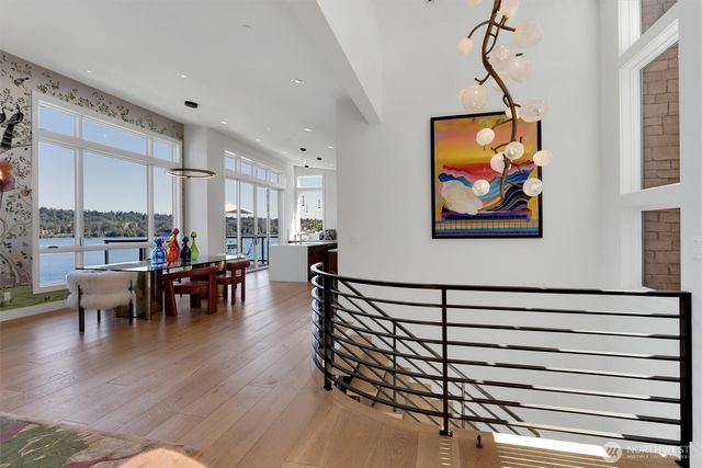 6922 96th Avenue SE, Mercer Island, WA 98040