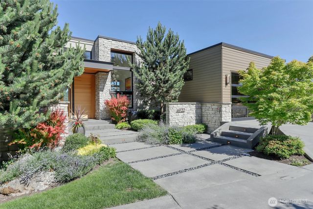 6922 96th Avenue SE, Mercer Island, WA 98040