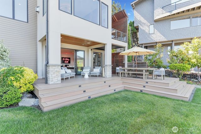 6922 96th Avenue SE, Mercer Island, WA 98040