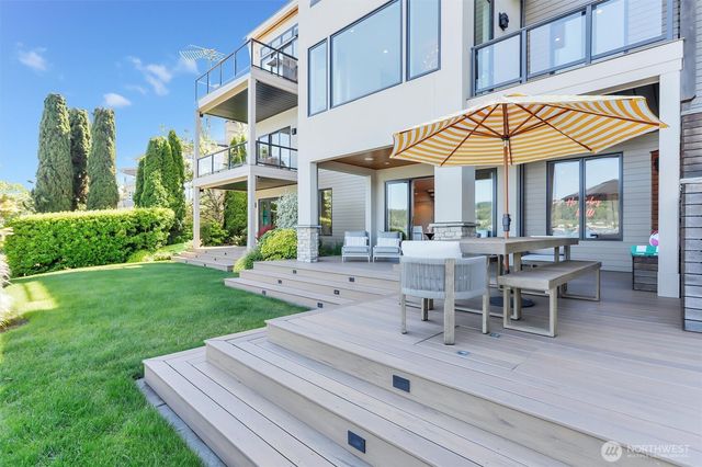 6922 96th Avenue SE, Mercer Island, WA 98040
