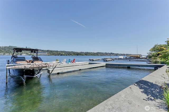 6922 96th Avenue SE, Mercer Island, WA 98040