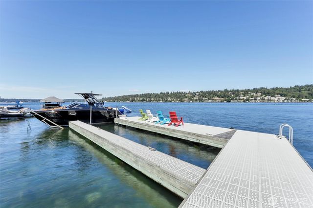 6922 96th Avenue SE, Mercer Island, WA 98040