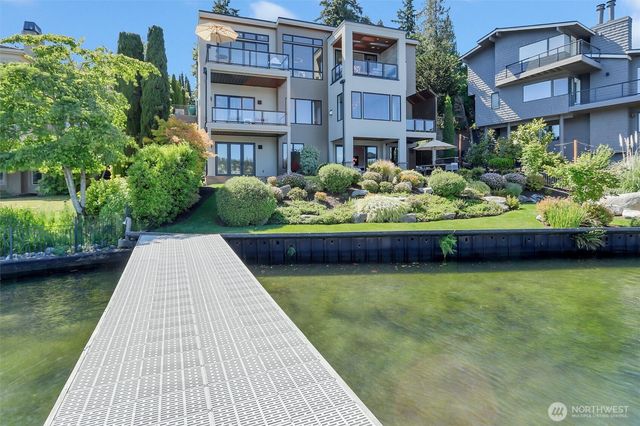 6922 96th Avenue SE, Mercer Island, WA 98040