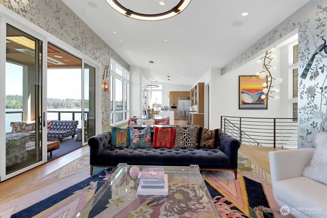 6922 96th Avenue SE, Mercer Island, WA 98040