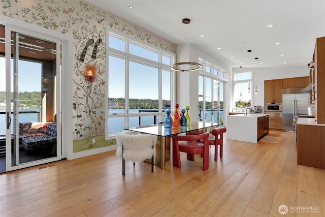 6922 96th Avenue SE, Mercer Island, WA 98040