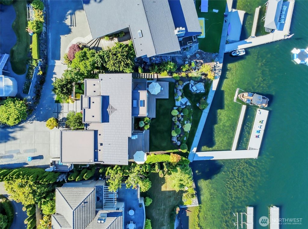 6922 96th Avenue SE, Mercer Island, WA 98040