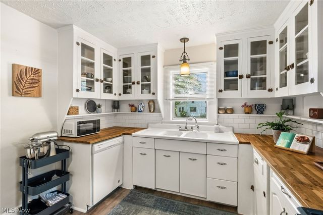 140 5th Avenue, Chardon, OH 44024