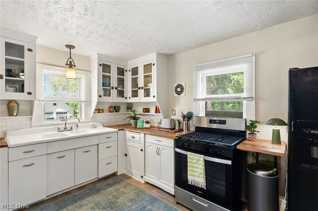 140 5th Avenue, Chardon, OH 44024