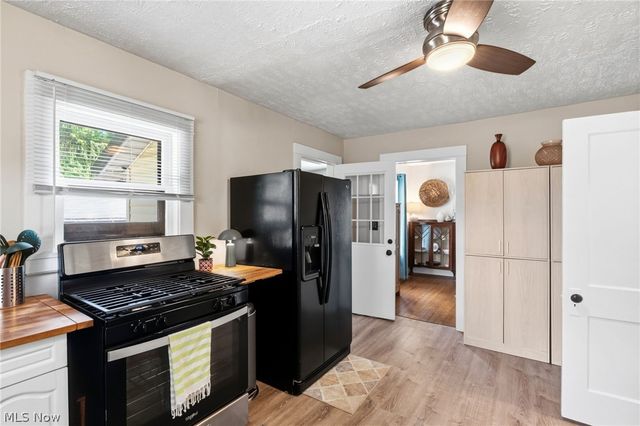 140 5th Avenue, Chardon, OH 44024