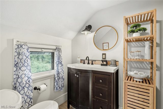 140 5th Avenue, Chardon, OH 44024