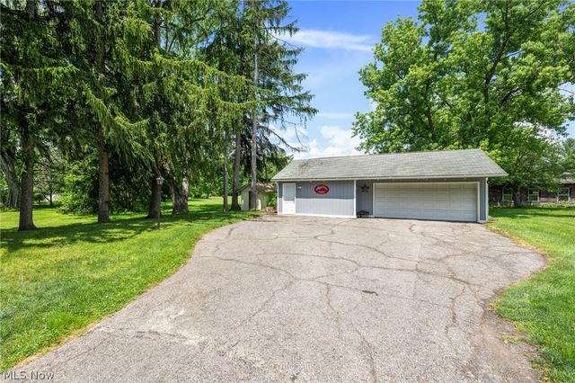 140 5th Avenue, Chardon, OH 44024