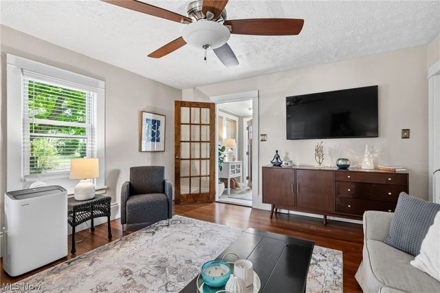 140 5th Avenue, Chardon, OH 44024