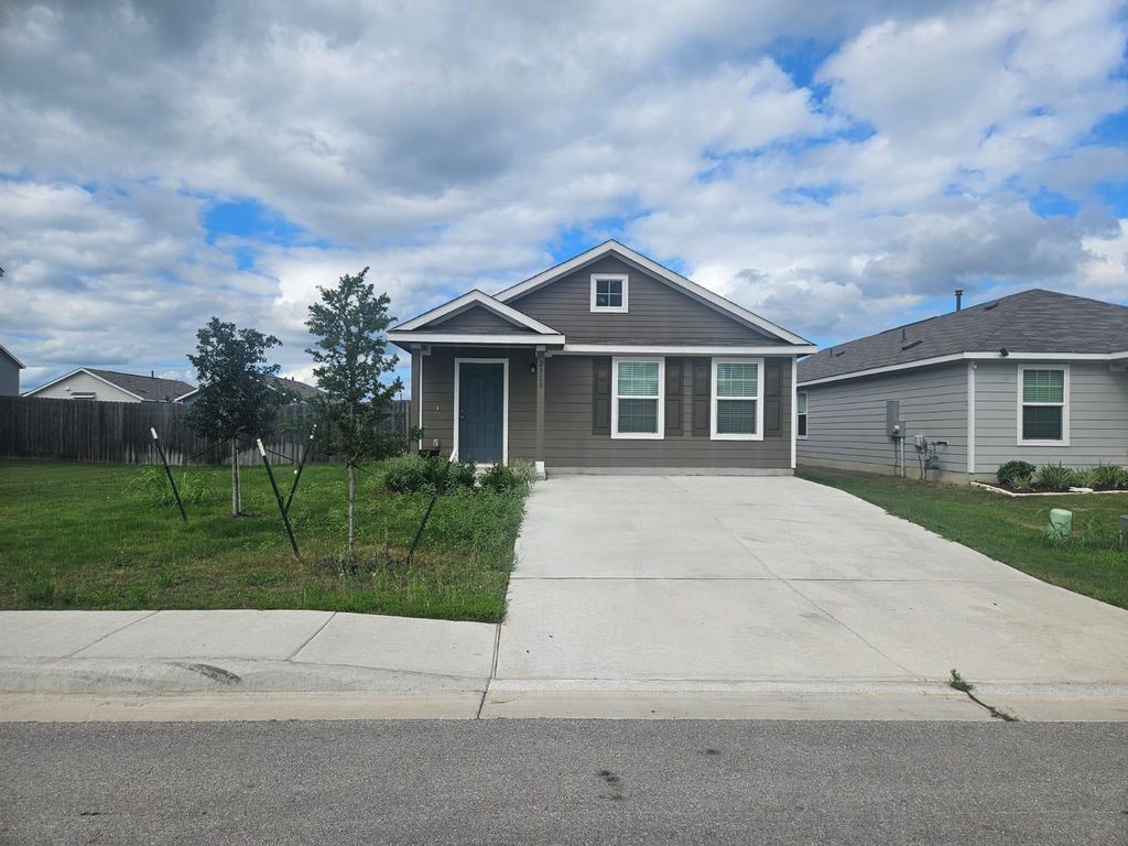 2318 Tornado Aly, Lockhart, TX 78644