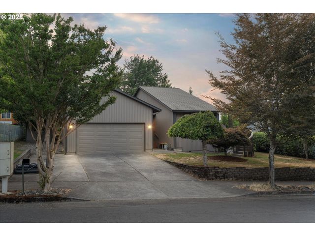 625 Sw MILLER Ct, Gresham, OR 97080