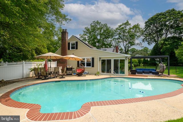 1291 THOMAS RD, Wayne, PA 19087