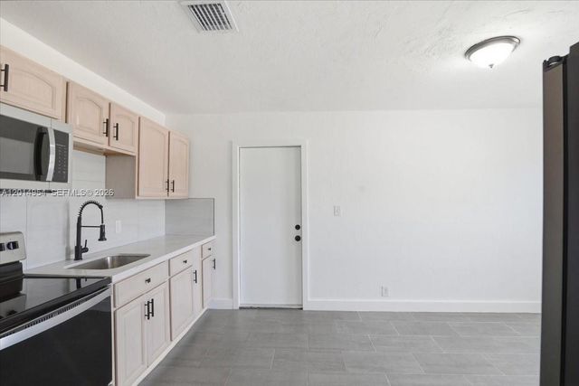 921 NW 5th Ave, Pompano Beach, FL 33060