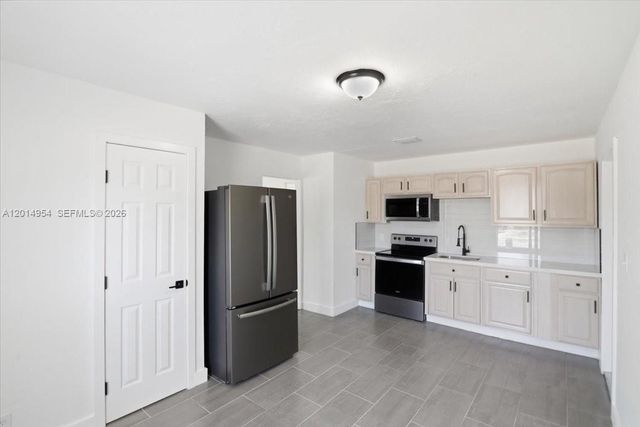 921 NW 5th Ave, Pompano Beach, FL 33060