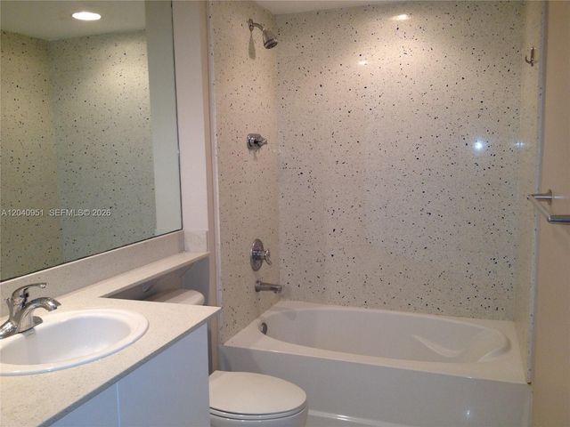 325 S Biscayne Boulevard 1414, Miami, FL 33131