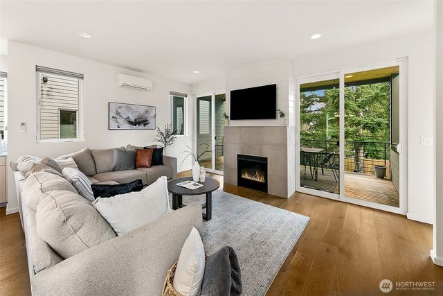 9212 11th Avenue NW, Seattle, WA 98117