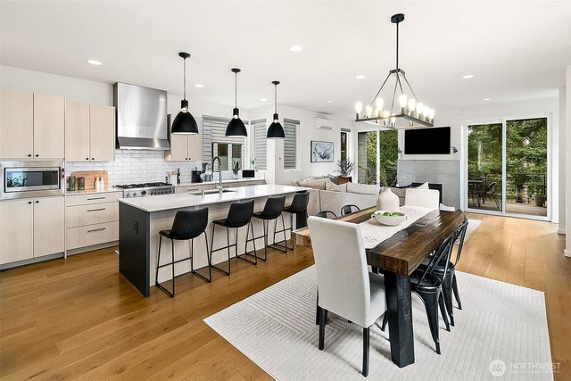 9212 11th Avenue NW, Seattle, WA 98117