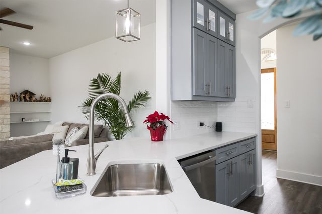 1006 Johnson Trail, Bells, TX 75414