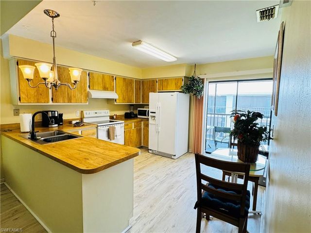 4903 Vincennes ST 212, Cape Coral, FL 33904