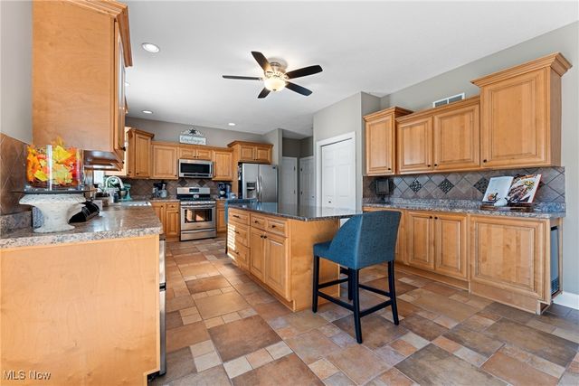 3048 Wright Road NW, Uniontown, OH 44685