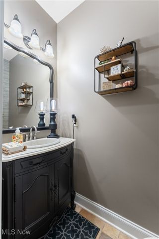 3048 Wright Road NW, Uniontown, OH 44685