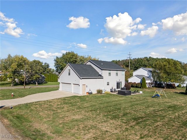 3048 Wright Road NW, Uniontown, OH 44685