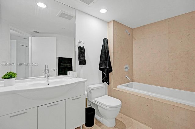 475 Brickell Ave 3408, Miami, FL 33131