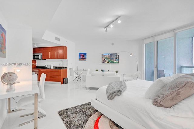 475 Brickell Ave 3408, Miami, FL 33131