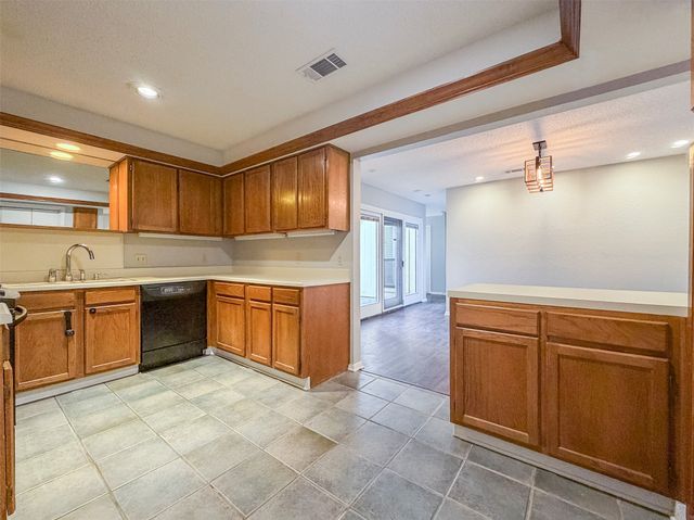 5128 Ledgestone Drive, Fort Worth, TX 76132