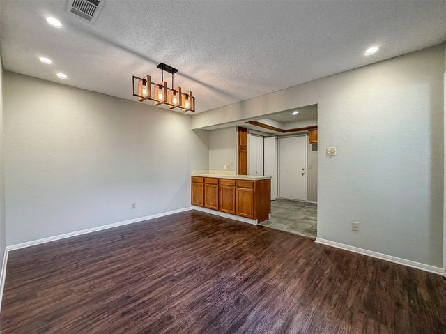 5128 Ledgestone Drive, Fort Worth, TX 76132