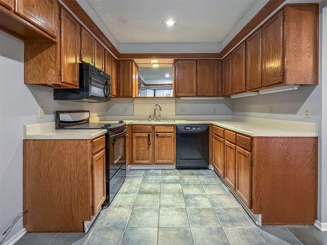 5128 Ledgestone Drive, Fort Worth, TX 76132